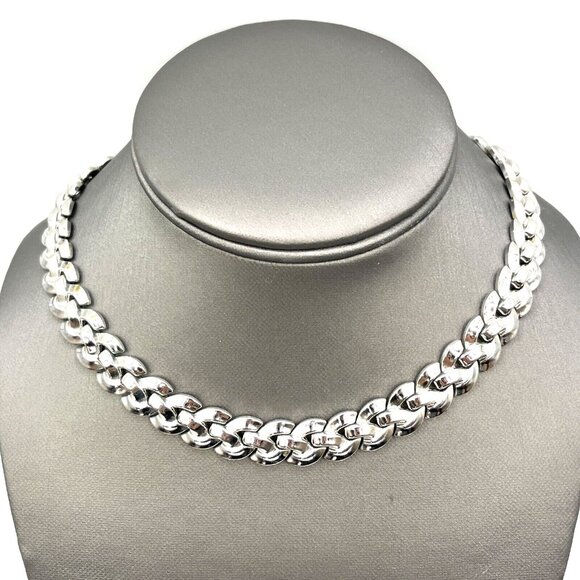 Vintage TRIFARI Pat Pend Ribbon Weave Link Silvertone Collar Necklace 15" - Picture 2 of 9